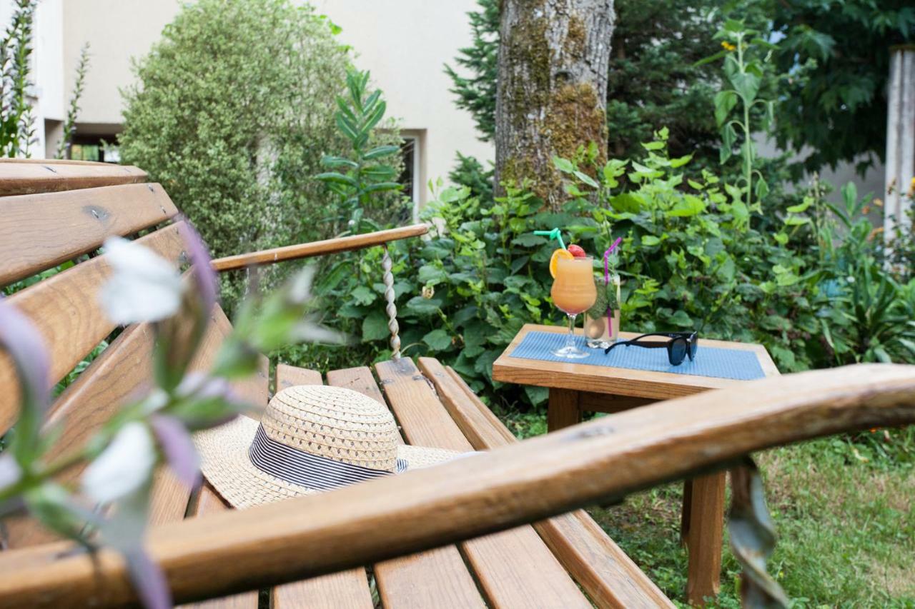Le Lion D'Or Hotel Manzac-sur-Vern Exterior photo