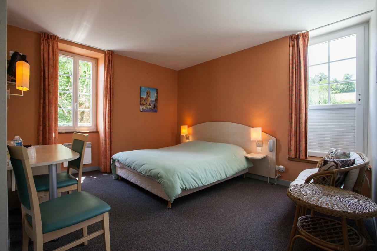 Le Lion D'Or Hotel Manzac-sur-Vern Exterior photo